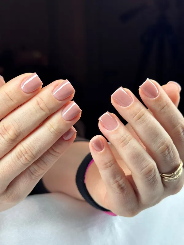 Natural nude gel manicure with clean glossy finish — nagelstudio Utrecht