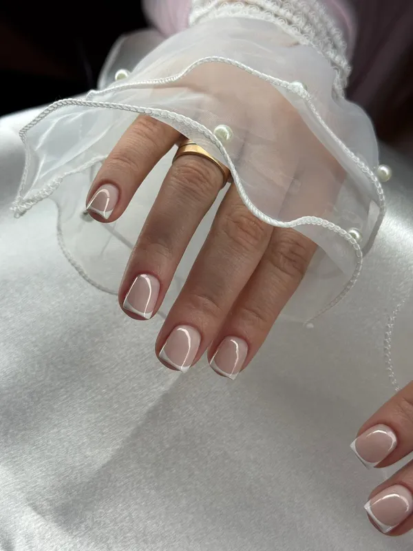 Classic French manicure with elegant white tips — manicure Utrecht